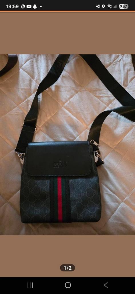 Gucci schoudertas met GG Supreme canvas en webstreep, Sieraden, Tassen en Uiterlijk, Tassen | Schoudertassen, Nieuw, Overige merken