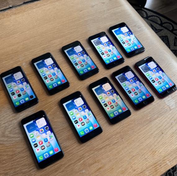 iPhone SE 3 64gb 2022 - Midnight blue, Telecommunicatie, Mobiele telefoons | Hoesjes en Frontjes | Apple iPhone, Zo goed als nieuw