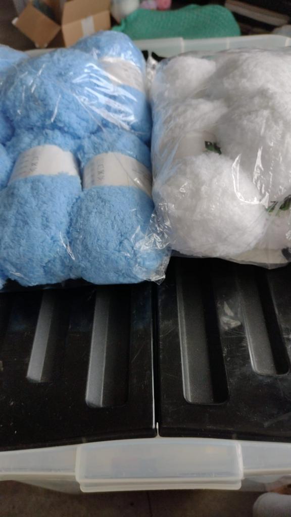 12 pluche bollen, Hobby en Vrije tijd, Breien en Haken, Ophalen of Verzenden, Zo goed als nieuw, Breien of Haken, Wol of Garen