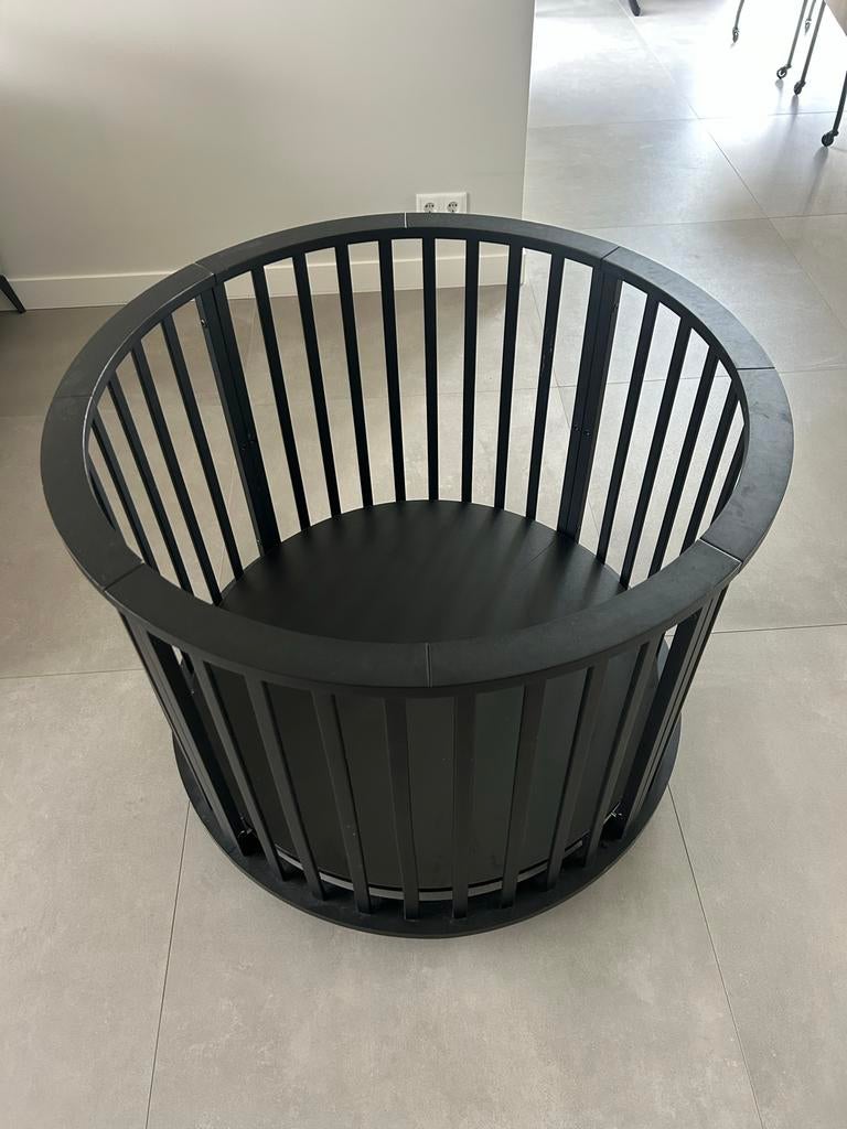 Gebruikte Ronde Box Zwart met Wieltjes en Verstelbare Hoogte, Kinderen en Baby's, Boxen, Ophalen, Gebruikt, Rond, In hoogte verstelbaar