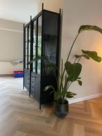 Vitrinekast Fik Zwart Big van Giga Meubel (140x40x200 cm), 100 tot 150 cm, Ophalen of Verzenden, Zo goed als nieuw, Metaal
