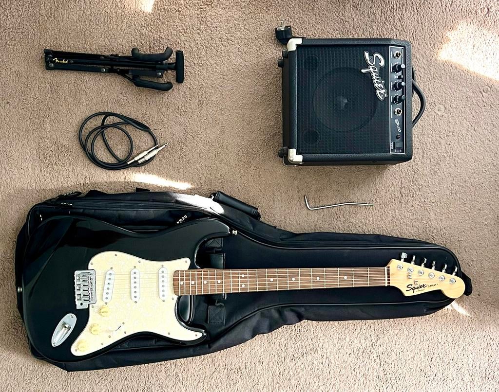 Squier Stratocaster gitaarset, compleet en speelklaar!, Ophalen, Fender, Gebruikt, Met versterker