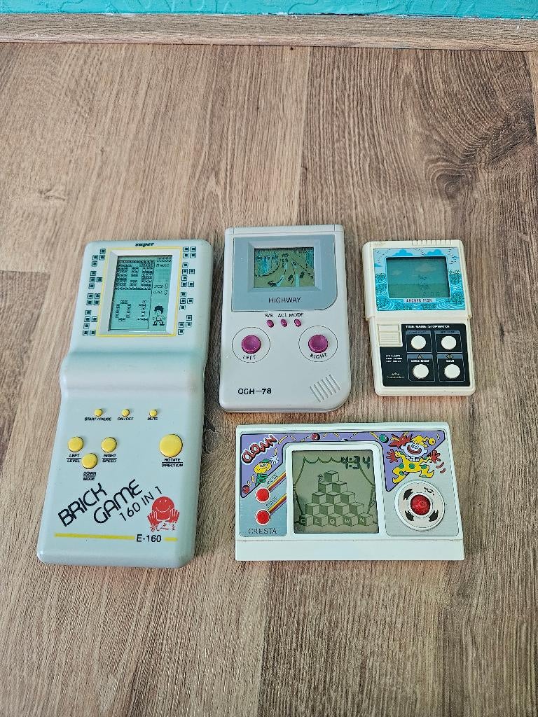 4 Vintage Handheld Games  Commodoor Cresta LCD, Gebruikt, Overige genres, 1 speler, Ophalen of Verzenden
