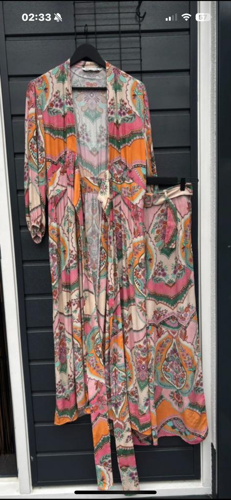 Nieuw Zara pak met print, Kleding | Dames, Ophalen of Verzenden, Nieuw, Maat 38/40 (M), Roze