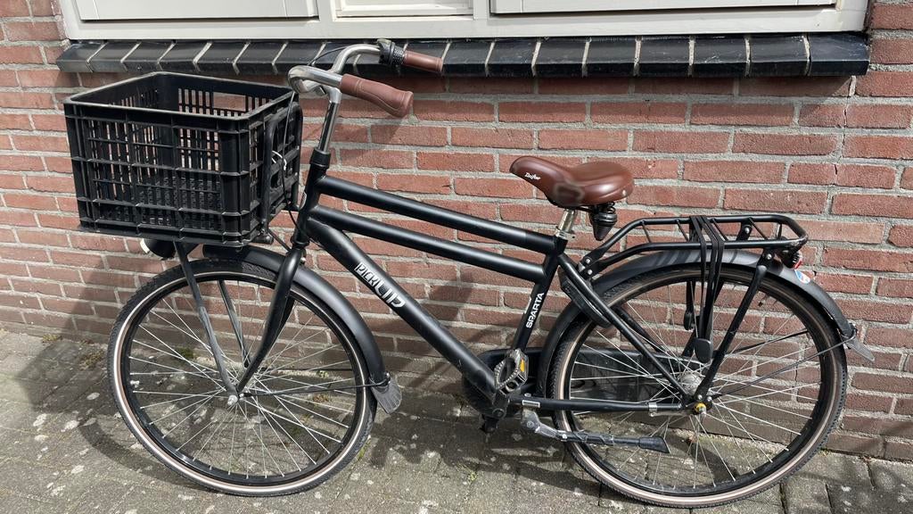 Zwarte jongensfiets Sparta met kratje, Fietsen en Brommers, Fietsen | Jongens, Ophalen of Verzenden, Zo goed als nieuw, 26 inch of meer