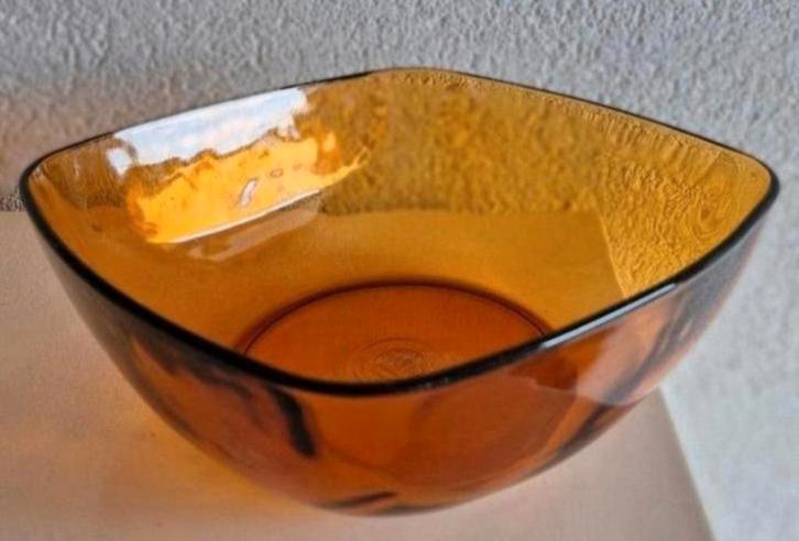Duralex Schaal amberkleur, Huis en Inrichting, Woonaccessoires | Schalen en Manden, Zo goed als nieuw, Rond, Glas, Ophalen of Verzenden