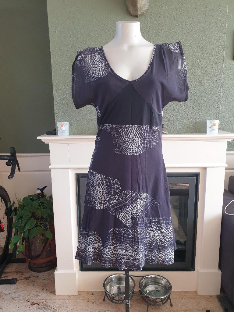 Cassiopee prachtige grijs zwarte jurk M 38 40, Kleding | Dames, Maat 38/40 (M), Verzenden, Cassiopee, Zo goed als nieuw