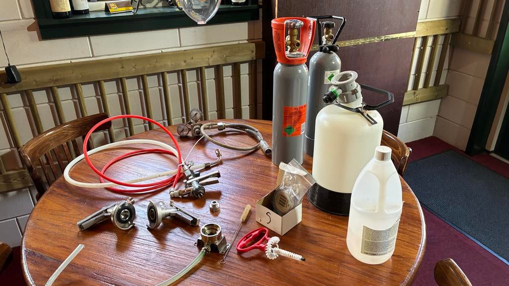 Biertap onderdelen met CO2-flessen, Witgoed en Apparatuur, Thuistaps, Ophalen, Overige merken