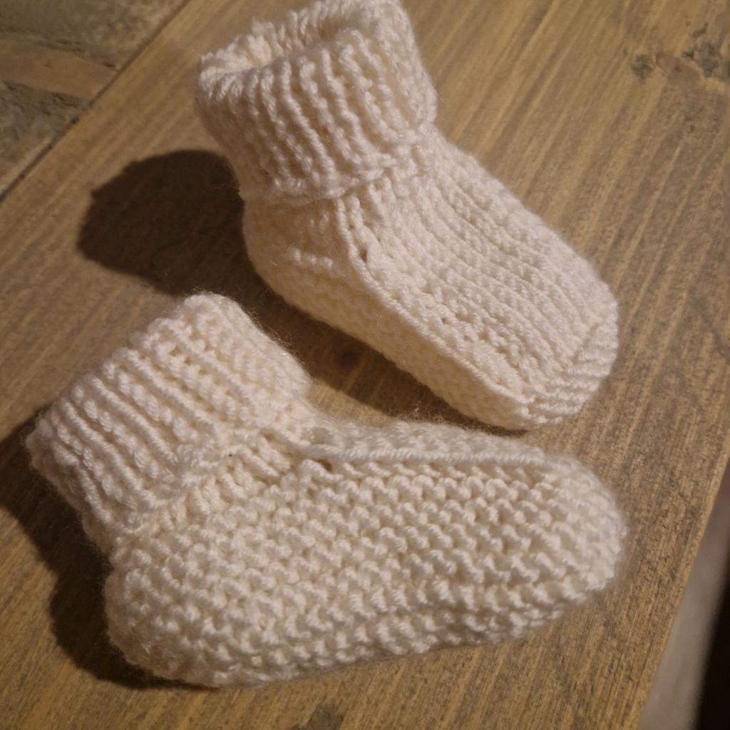 Handgebreide babyslofjes, nieuw, 0-3 maanden, Kinderen en Baby's, Babykleding | Schoentjes en Sokjes, Ophalen of Verzenden