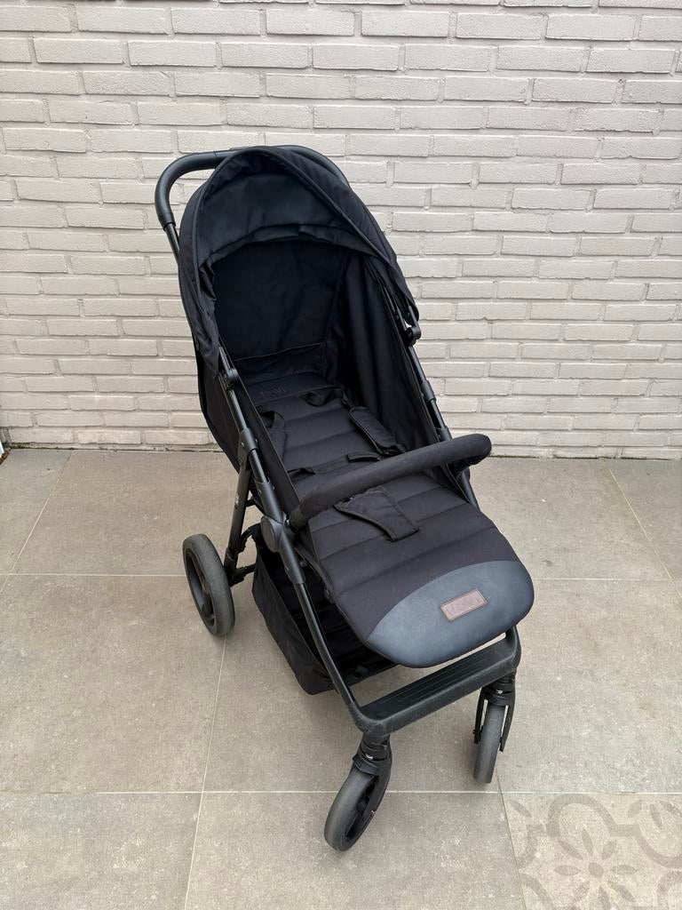 Zwarte buggy met verstelbare rugleuning en zonnekap, Ophalen, Gebruikt, Overige merken, Verstelbare rugleuning