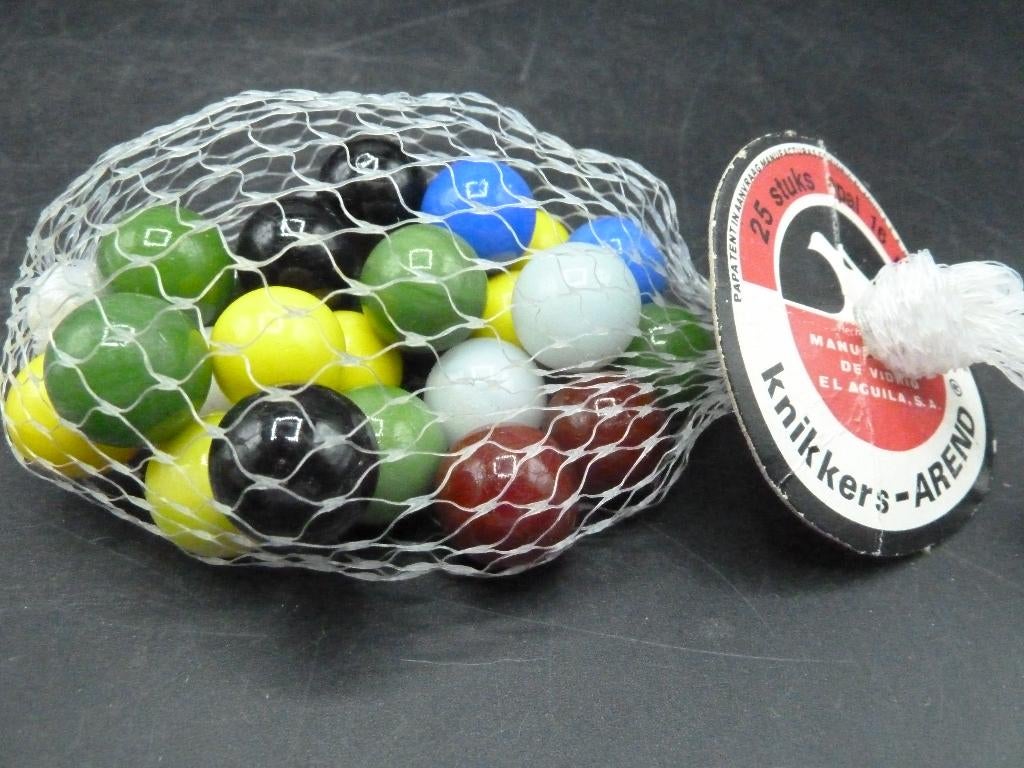 Glazen knikkers opal jaren 60 in origineel netje, Antiek en Kunst, Antiek | Speelgoed, Ophalen of Verzenden