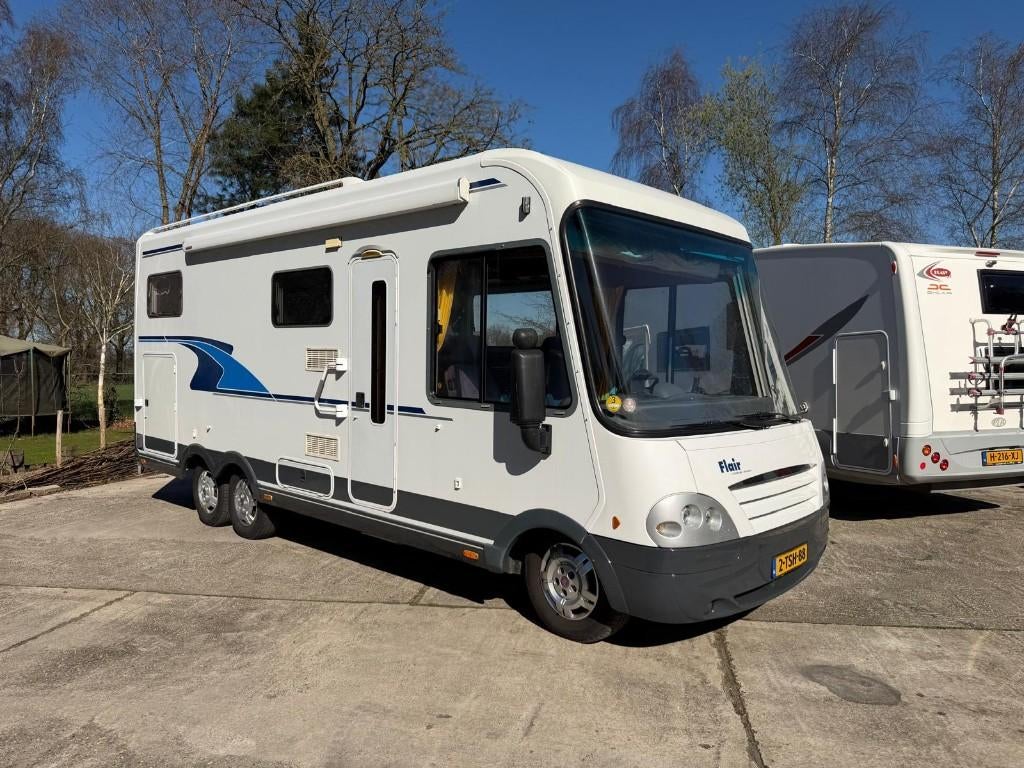Schitterende Niesmann Bischoff Flair 6700 met airco!, Caravans en Kamperen, Campers, Integraal, Airbags, Niesmann+Bischoff, Vloeistofverwarming