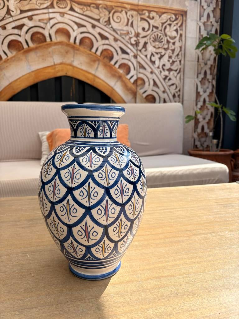Handgemaakte vaas uit Marokko, Huis en Inrichting, Woonaccessoires | Vazen, Nieuw, Blauw, Minder dan 50 cm, Aardewerk of Porselein