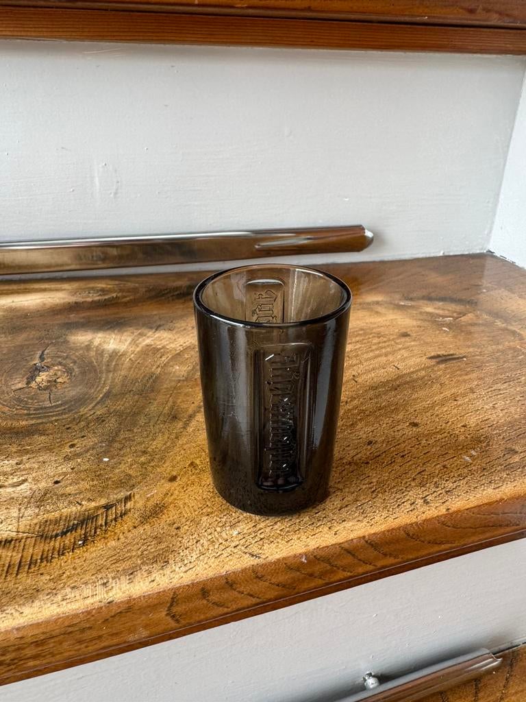 Jägermeister shotglas zwart, Verzamelen, Glas en Borrelglaasjes, Ophalen of Verzenden, Zo goed als nieuw, Borrel- of Shotglas