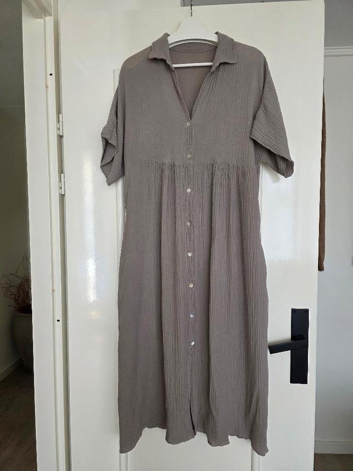 SEERSUCKER JURK TAUPE MAAT 38, Kleding | Dames, Jurken, Zo goed als nieuw, Maat 38/40 (M), Overige kleuren, Onder de knie, Ophalen of Verzenden