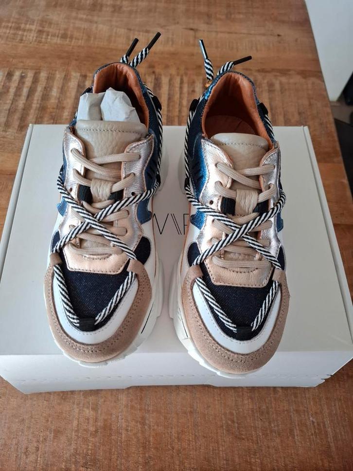 Nieuwe leuke kinder sneakers maat 33, Kinderen en Baby's, Kinderkleding | Schoenen en Sokken, Nieuw, Sportschoenen, Meisje, Ophalen of Verzenden
