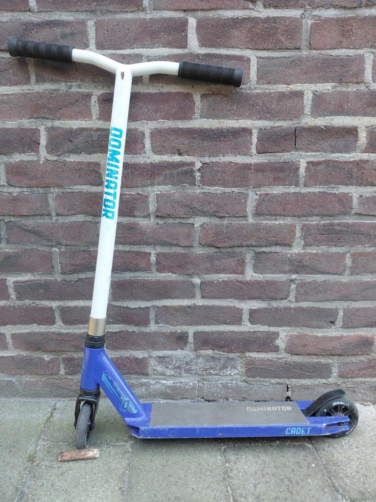 Dominator Cadet Stuntstep - Blauw/Wit, Fietsen en Brommers, Steps, Ophalen of Verzenden, Gebruikt, Gewone step, Dominator