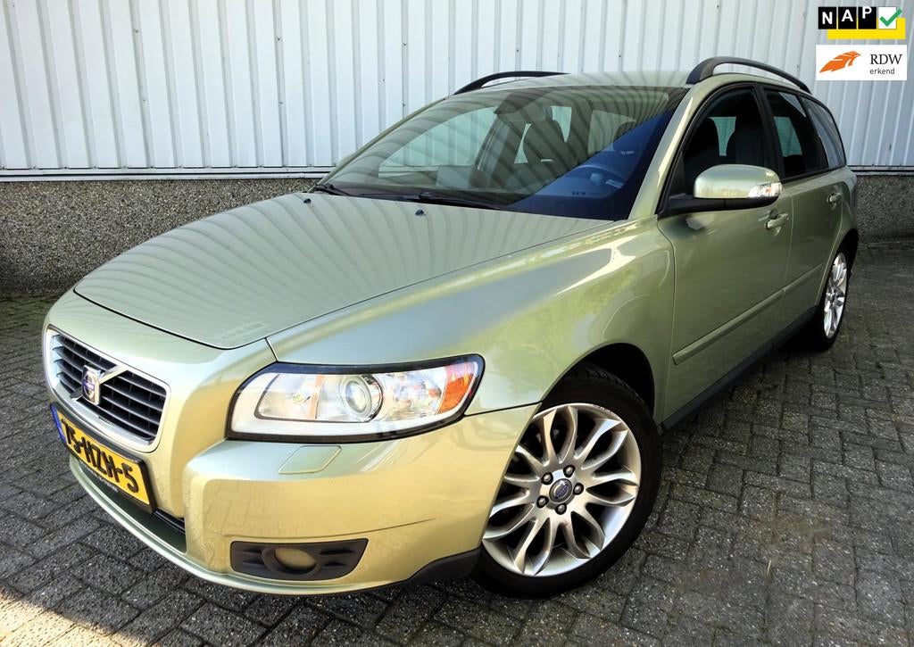 Volvo V50 1.8 Kinetic | Youngtimer | Trekhaak, Voorwielaandrijving, 125 pk, Zwart, 4 cilinders