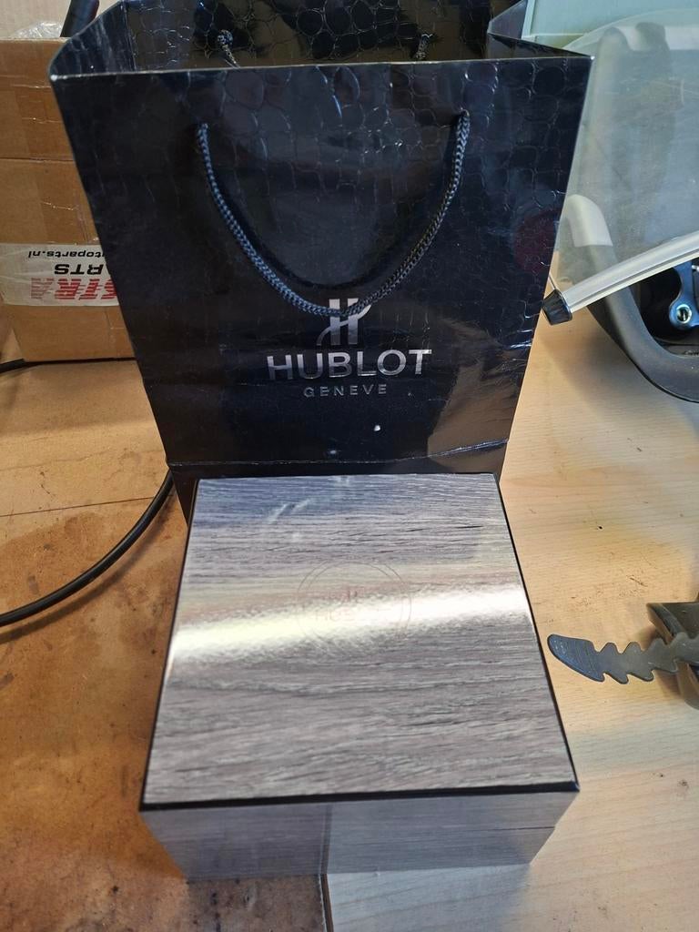 Hublot opberg kistje, Sieraden, Tassen en Uiterlijk, Horloges | Heren, Overige merken, Polshorloge, Overige materialen, Nieuw