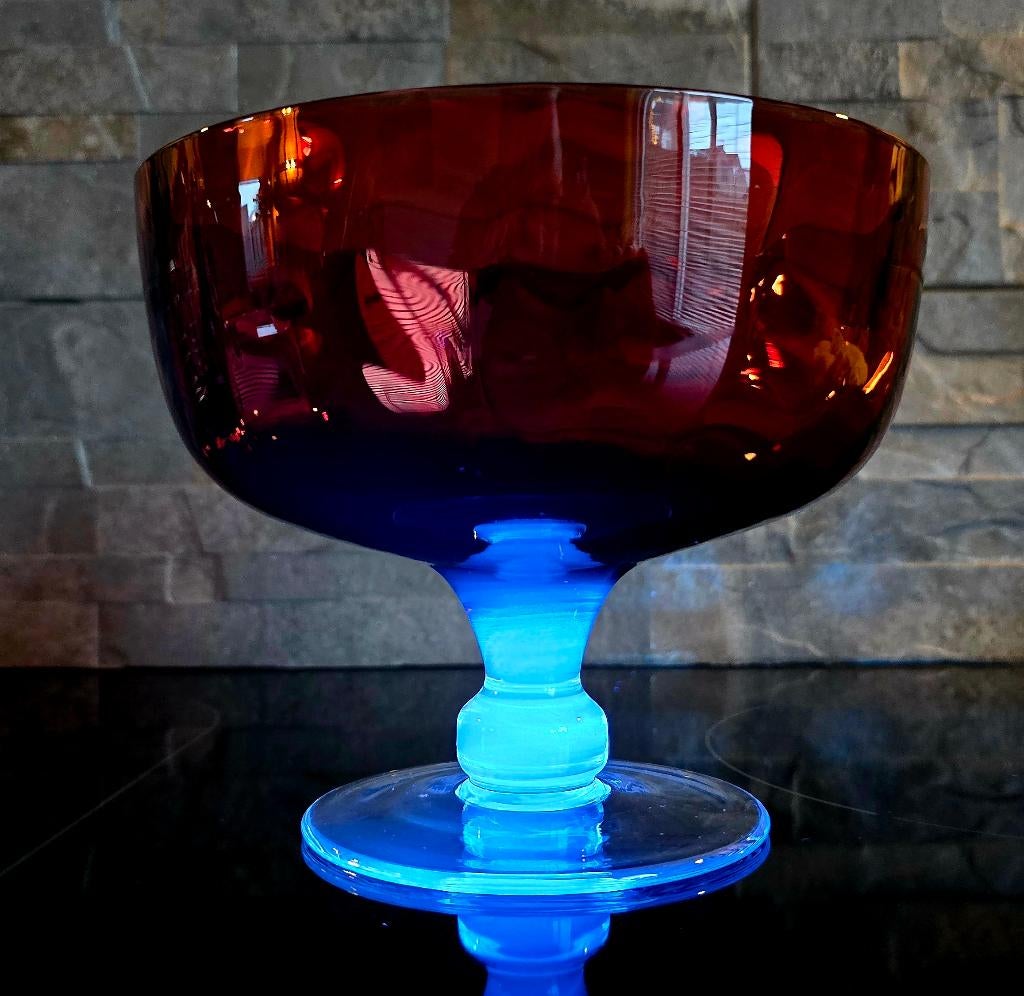 Vintage Robijnrode Glazen Schaal op Voet, Schaal, Rond, Ophalen of Verzenden, Glas