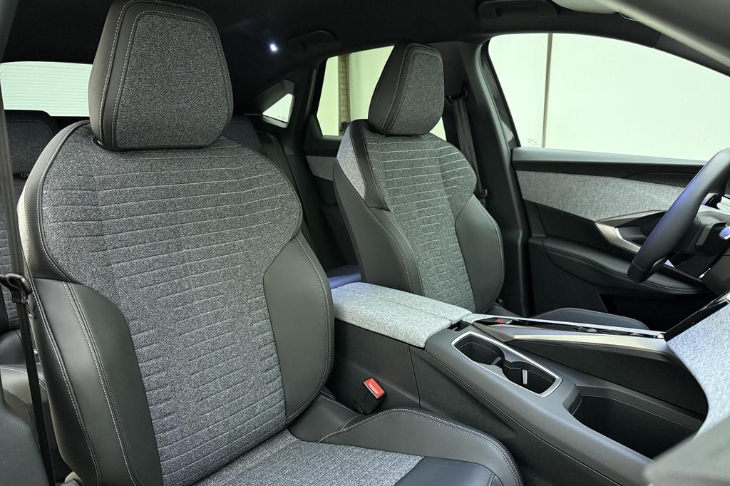 Peugeot e-3008 Allure Avantage 210 73 kWh DEMO | 525 KM WLTP, Stof, 213 pk, Grijs, SUV of Terreinwagen
