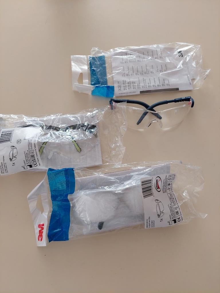3M veiligheidsbrillen, 3 stuks, Ultraviolet, Ophalen of Verzenden, Zo goed als nieuw