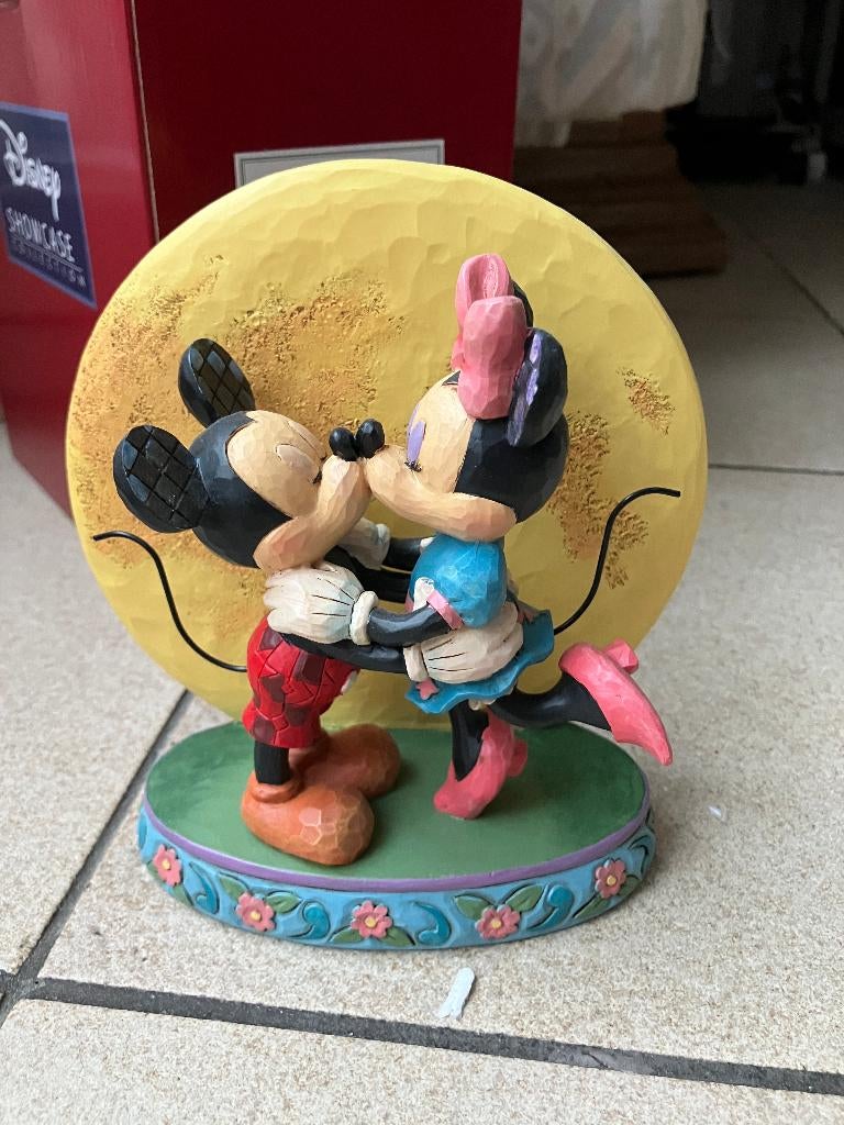 Disney Traditions Magic and Moonlight Mickey x Minnie Moon, Ophalen of Verzenden, Mickey Mouse, Zo goed als nieuw, Beeldje of Figuurtje