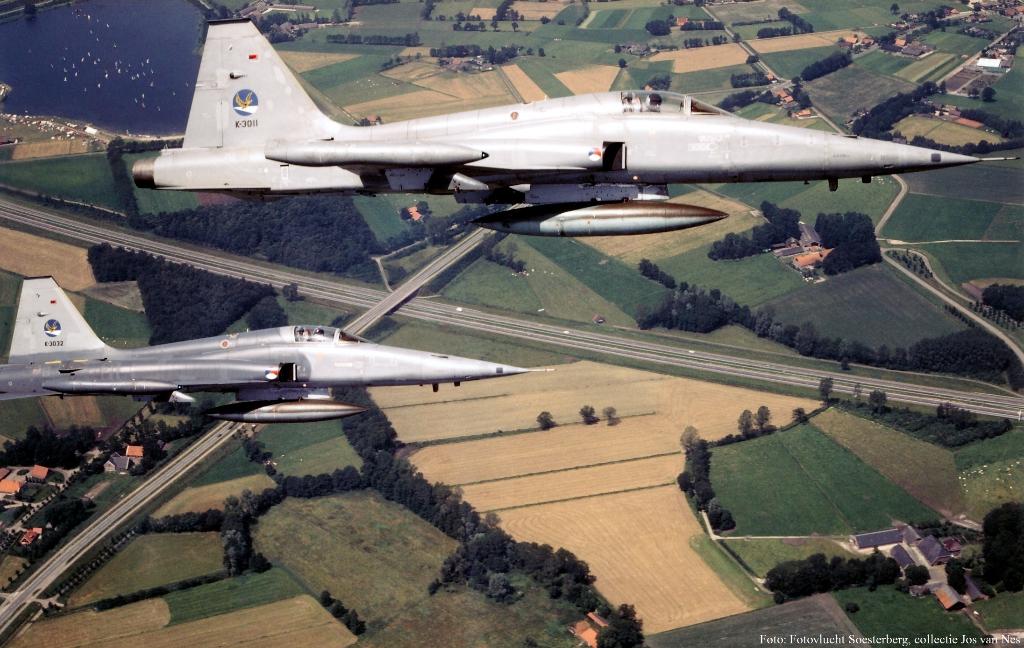 NF-5`s  313 Sqn  Bieden vanaf € 1,--, Ophalen of Verzenden, Zo goed als nieuw, Kaart, Foto of Prent