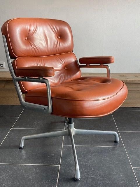 2 Herman Miller Eames Lobby Chairs , cognac leder, Gebruikt, Design, 75 tot 100 cm, Ophalen of Verzenden