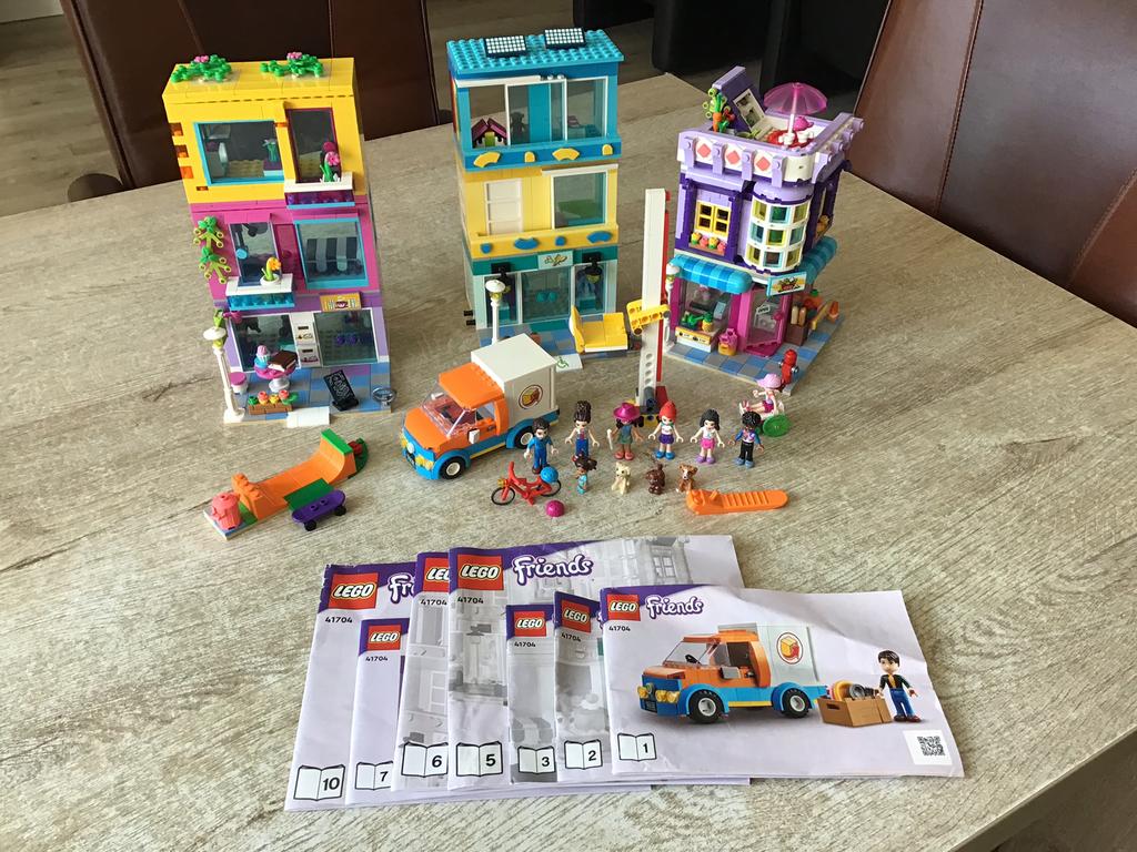 Lego friends Hoofdstraatgebouw 41704, Ophalen of Verzenden, Zo goed als nieuw