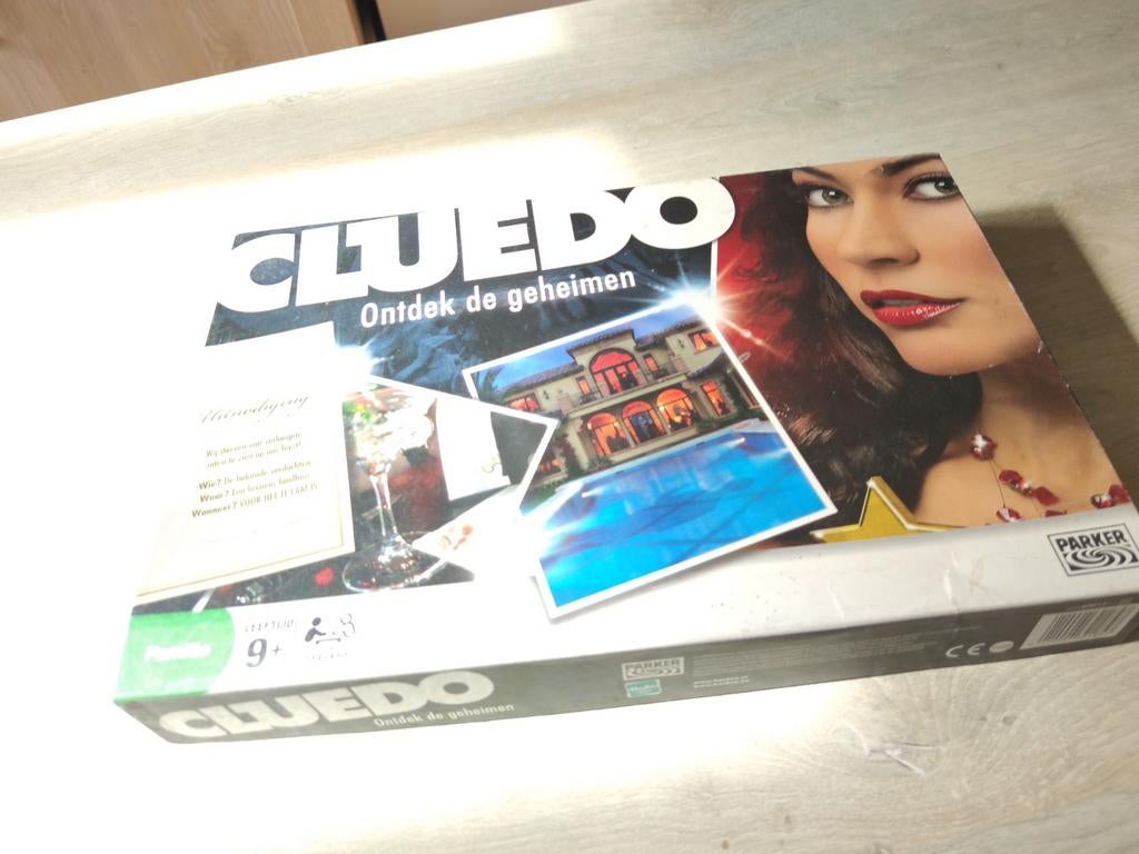 Cluedo: Ontdek de geheimen - Compleet bordspel, Parker, Vijf spelers of meer, Ophalen of Verzenden, Zo goed als nieuw
