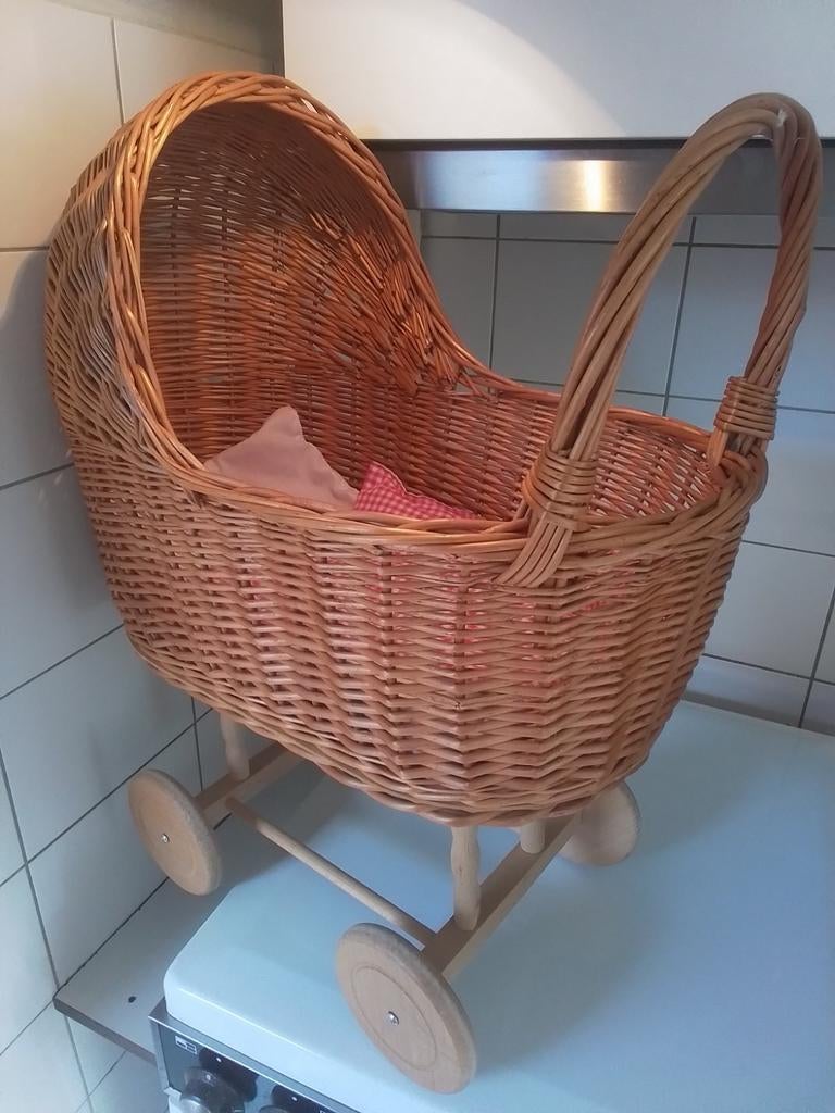 Rieten poppenwagen, Ophalen of Verzenden