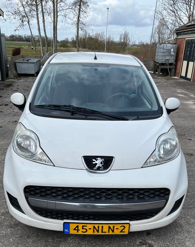 Peugeot 107 1.0 12V E-vti 68PK 3DR 2010 Wit, Voorwielaandrijving, 4 stoelen, Origineel Nederlands, Handgeschakeld