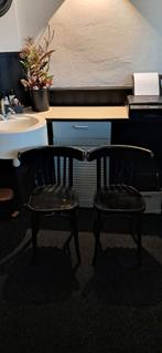 2 houten stoelen, Ophalen