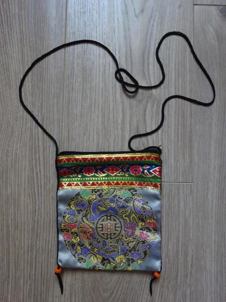 Kleurrijk tasje / buidel aan koord uit Nepal, Ophalen of Verzenden, Nieuw, Avondtasje