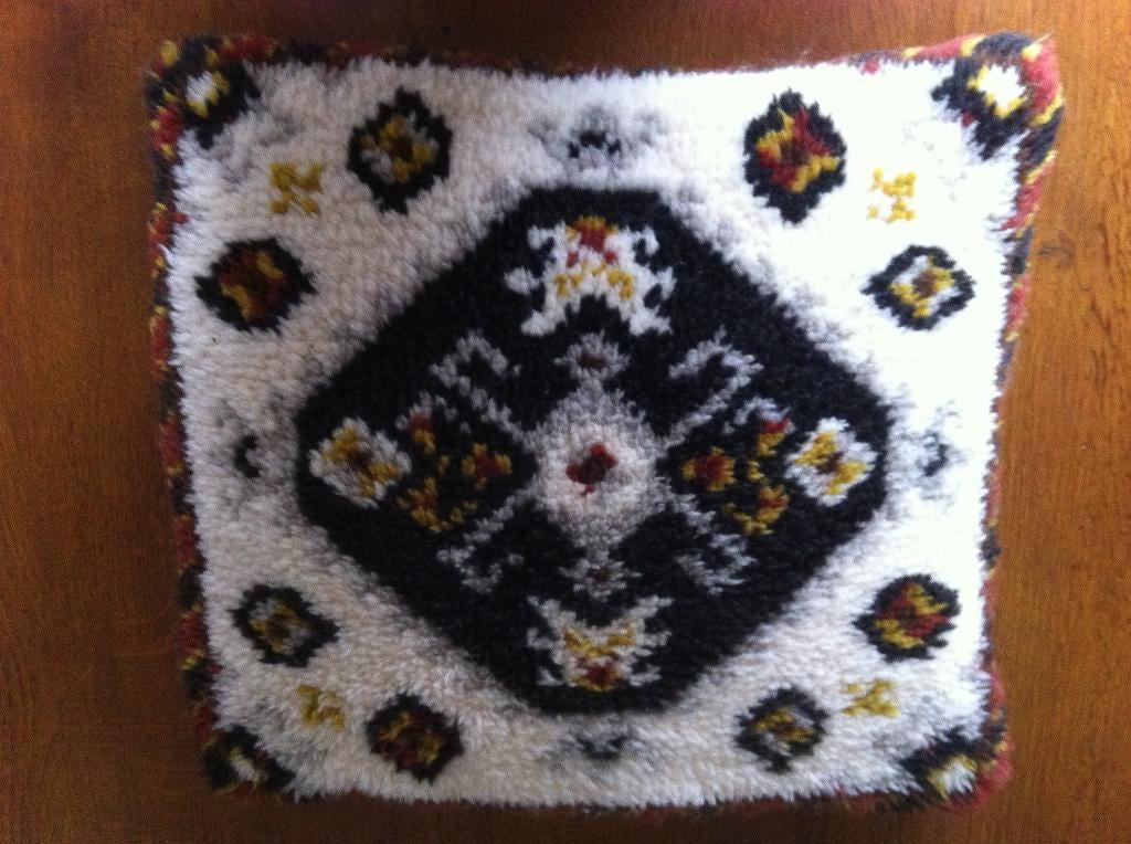 Kussen "Smyrna" uit 1969 Echt Handwerk Goede staat, Ophalen of Verzenden, Huis en Inrichting