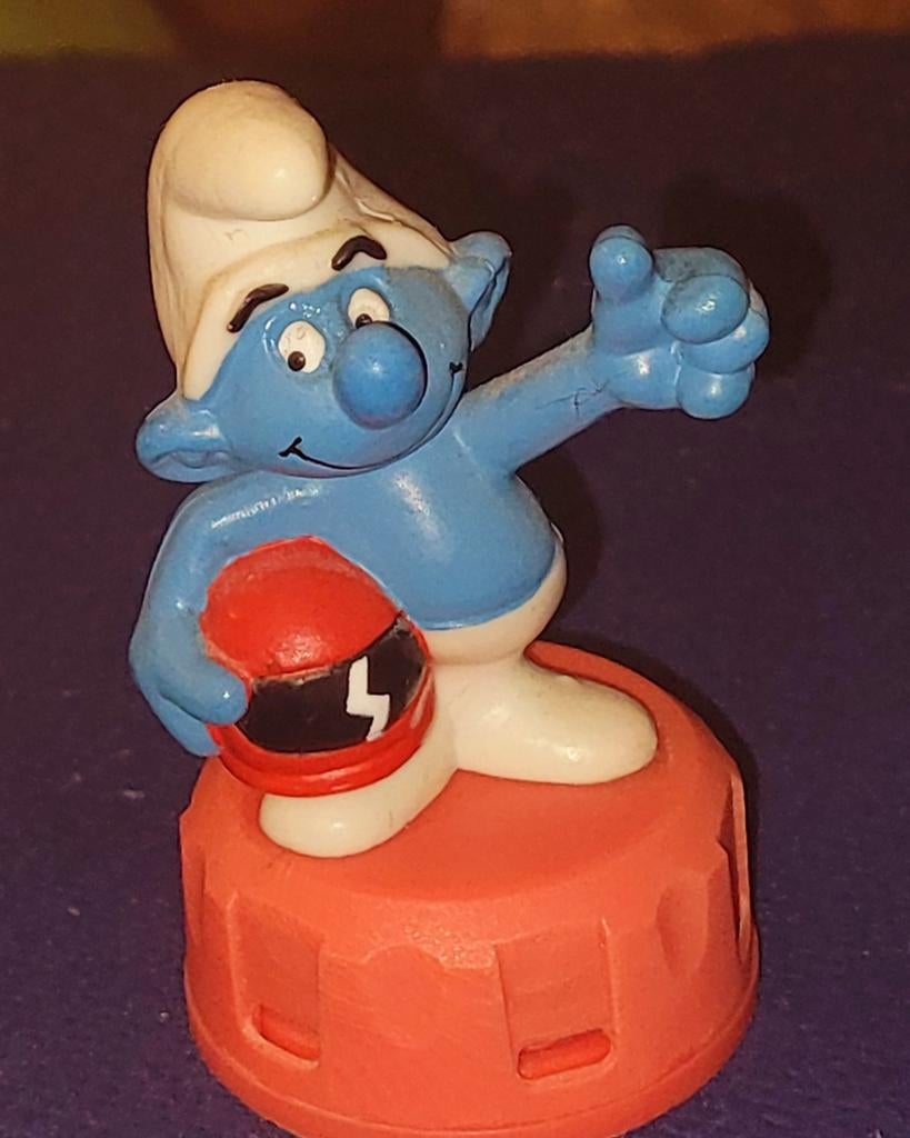 Stoere smurf met helm Go-cart smurf Schleich IMPS, Verzamelen, Smurfen, Zo goed als nieuw, Poppetje, Figuurtje of Knuffel, Overige Smurfen