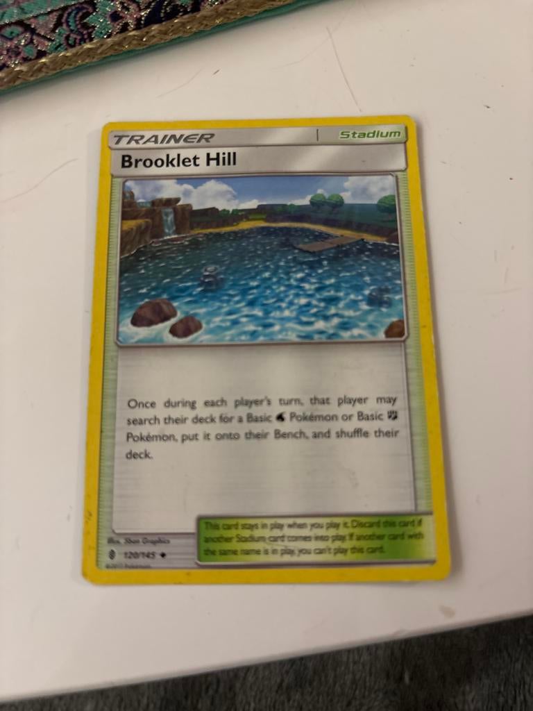 Pokemon Trainer Kaart: Brooklet Hill (120/145), Ophalen, Zo goed als nieuw, Losse kaart, Foil