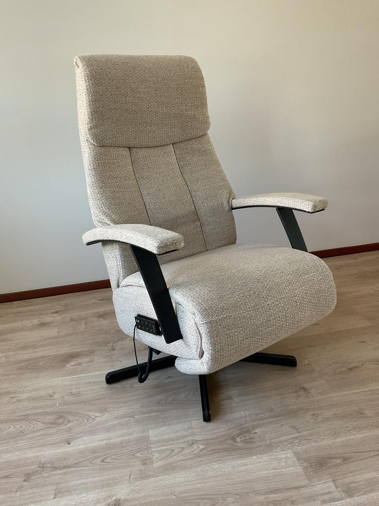 Helft van nieuwprijs Prominent S-100 sta op stoel garantie., Huis en Inrichting, Fauteuils, Ophalen, Minder dan 75 cm, Zo goed als nieuw