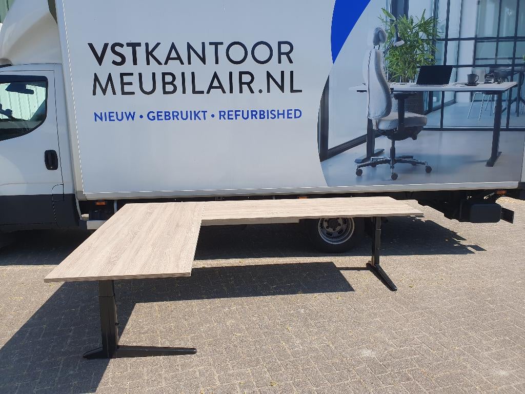 Grote Ahrend hoekbureaus, met nieuwe bladen (div maten en kl, Huis en Inrichting, Bureaus, Kofferen 60, In hoogte verstelbaar