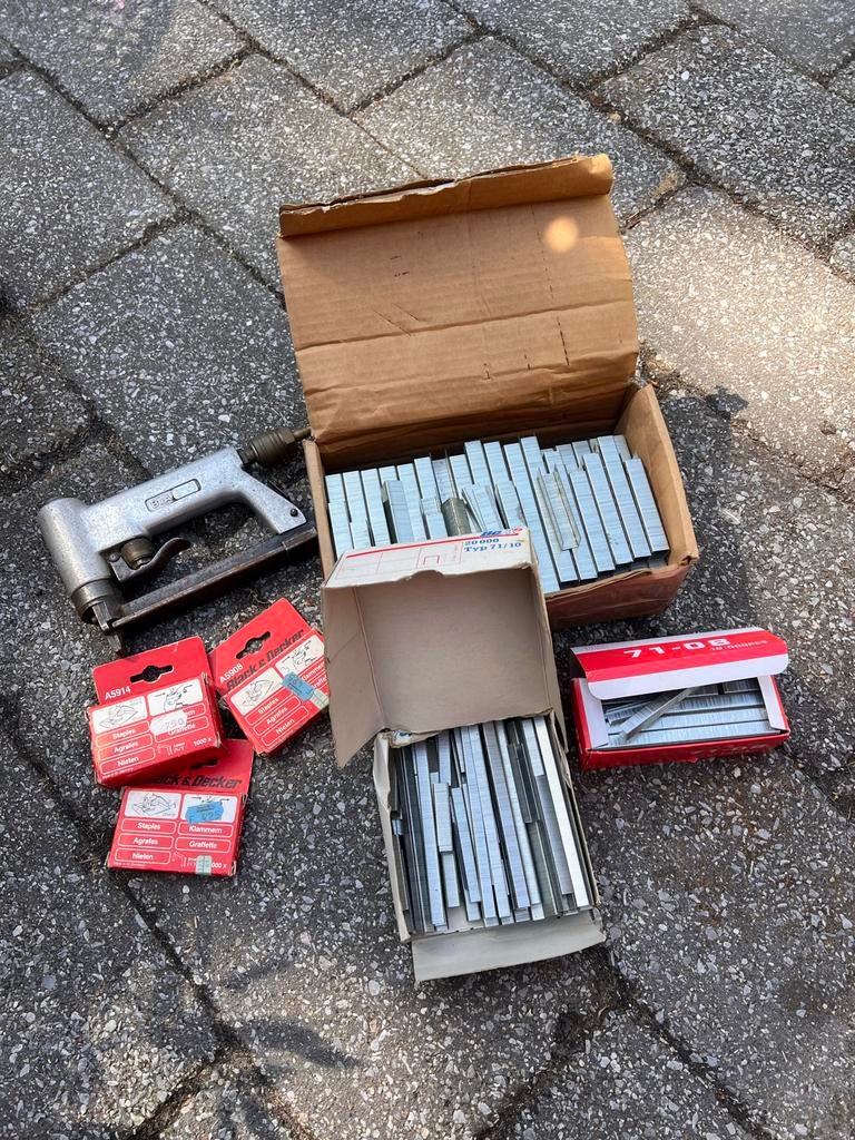 Industriële tacker met diverse nietjes (Black & Decker), Ophalen, Gebruikt