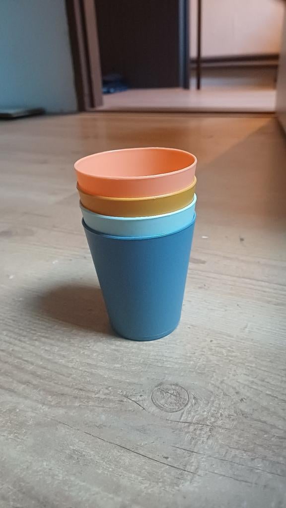 Plastic bekertjes, Ophalen, Geel