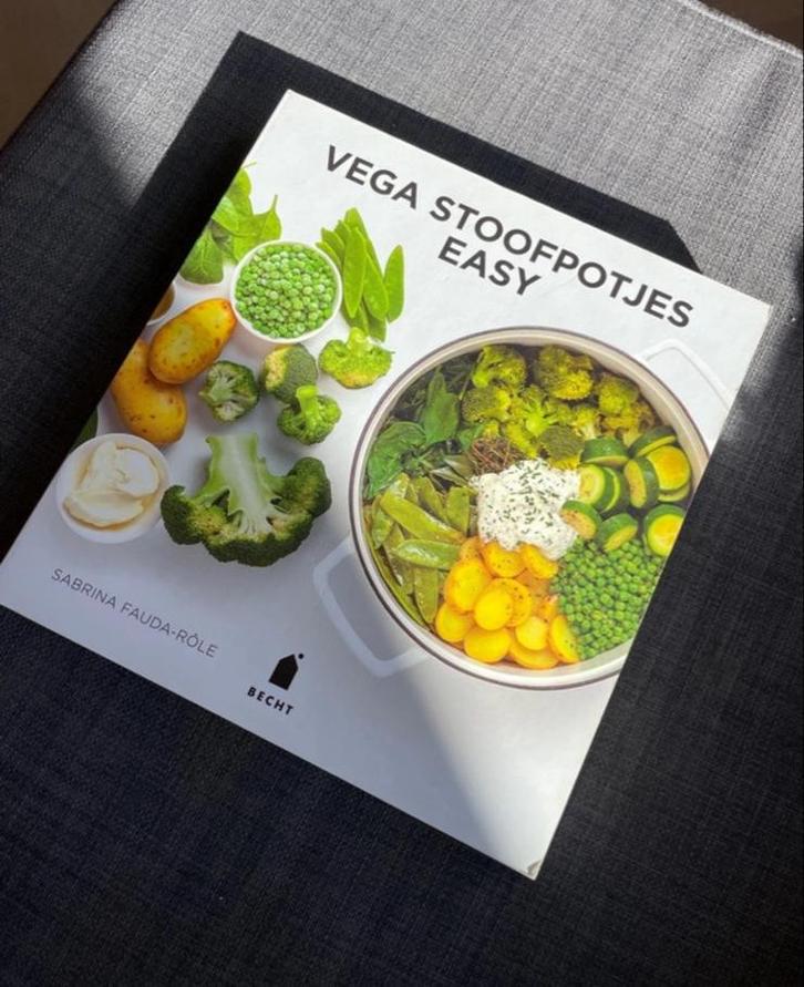 Vega Stoofpotjes Easy kookboek, Boeken, Kookboeken, Zo goed als nieuw, Ophalen of Verzenden