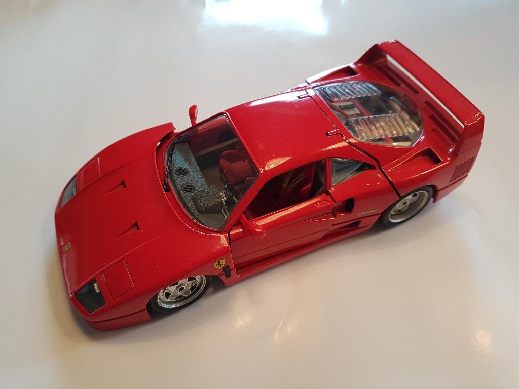 Burago - Ferrari, Hobby en Vrije tijd, Modelauto's | 1:18, Ophalen, Zo goed als nieuw, Auto, Bburago