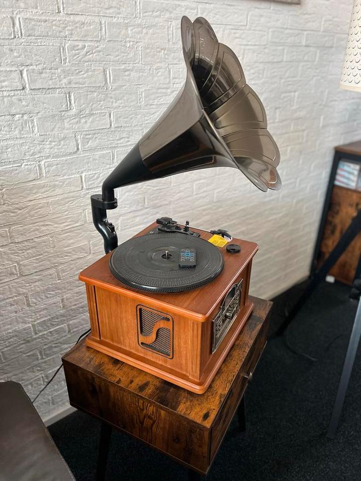 Platenspeler met hoorn Lauson Zgan., Audio, Tv en Foto, Platenspelers, Gebruikt, Platenspeler, Overige merken, Ophalen