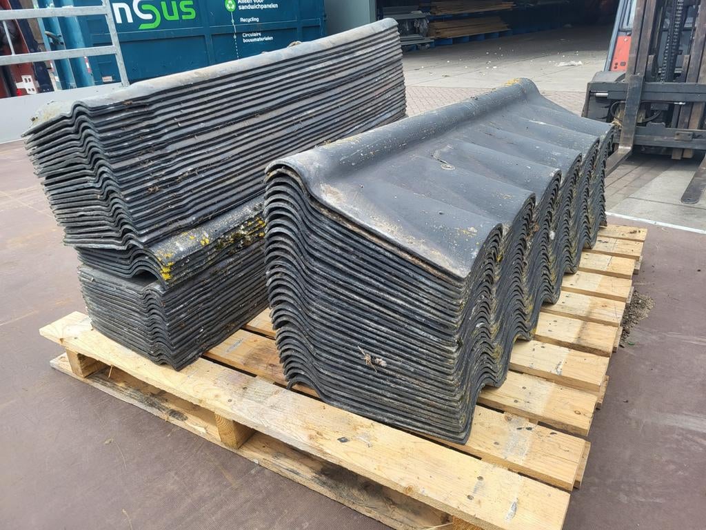 TE KOOP eternit nokken, Ophalen of Verzenden, Steen of Klei, 15 m² of meer, Dakpannen