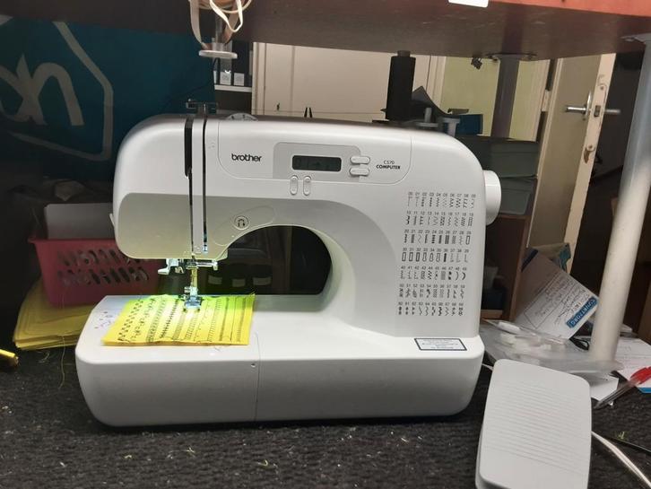 ZO GOED ALS NIEUWE BROTHER NAAIMACHINE MODEL CS 70 COMPUTER, Hobby en Vrije tijd, Naaimachines en Toebehoren, Zo goed als nieuw
