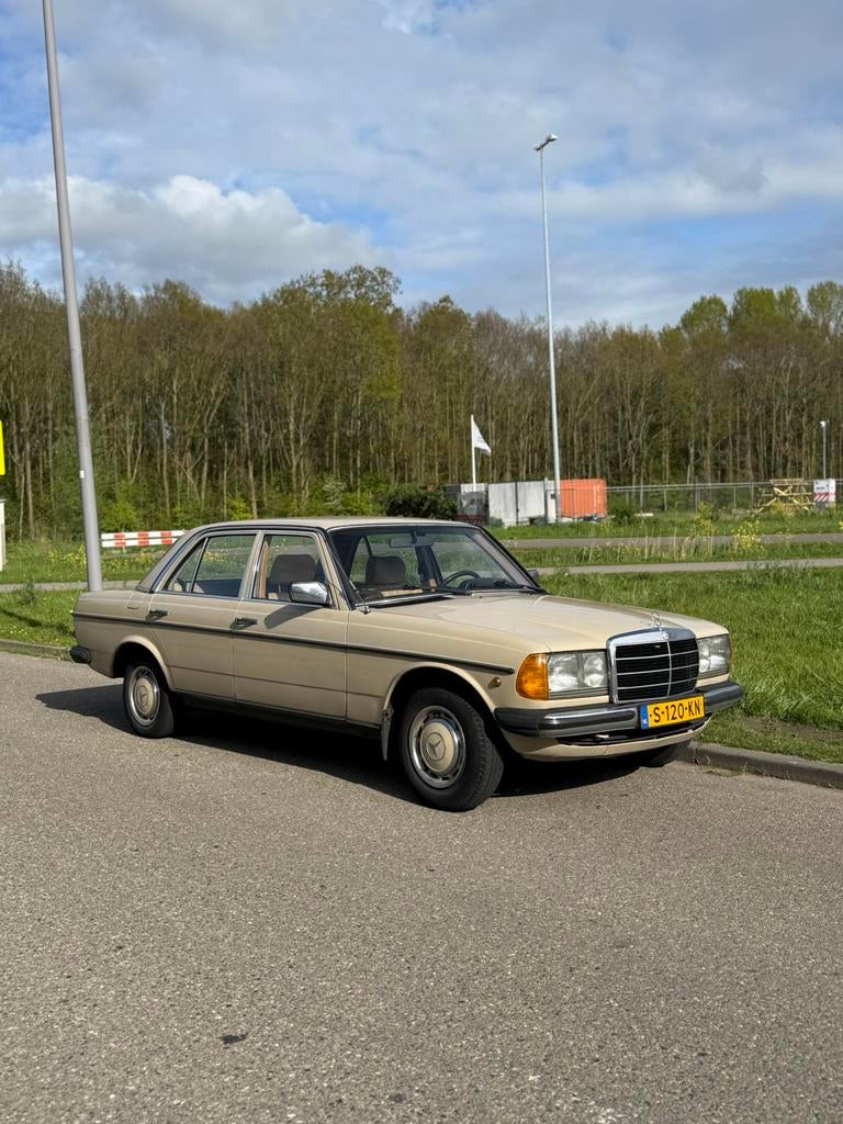 Mercedes-Benz 200d 1983 beige, Auto's, Mercedes-Benz, 1998 cc, Achterwielaandrijving, 4 cilinders, 60 pk