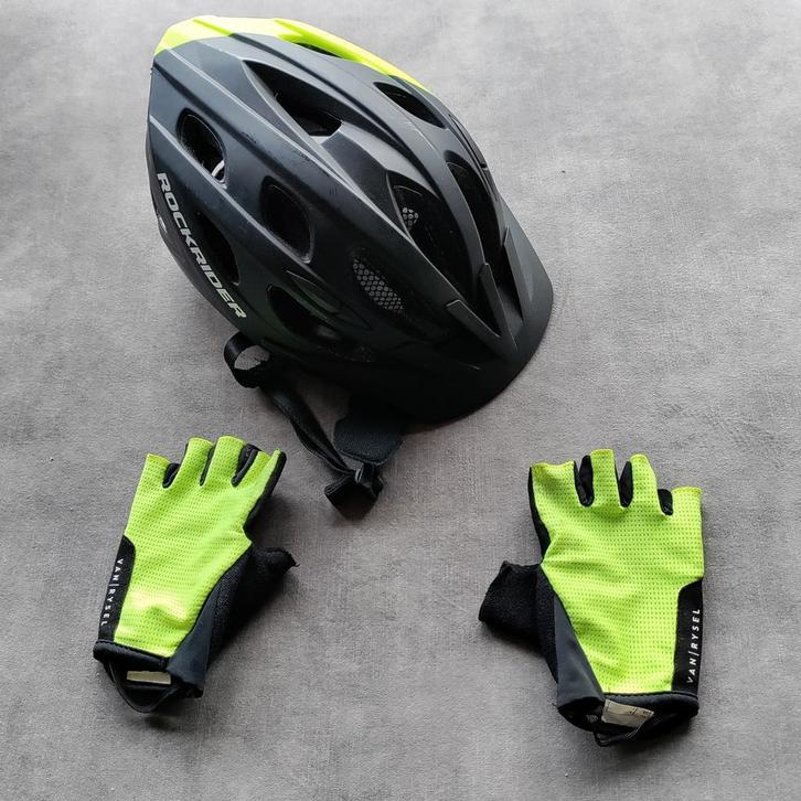 Rockrider fietshelm kind + Van Rysel handschoenen zgan, Fietsen en Brommers, Fietsaccessoires | Fietshelmen, Zo goed als nieuw