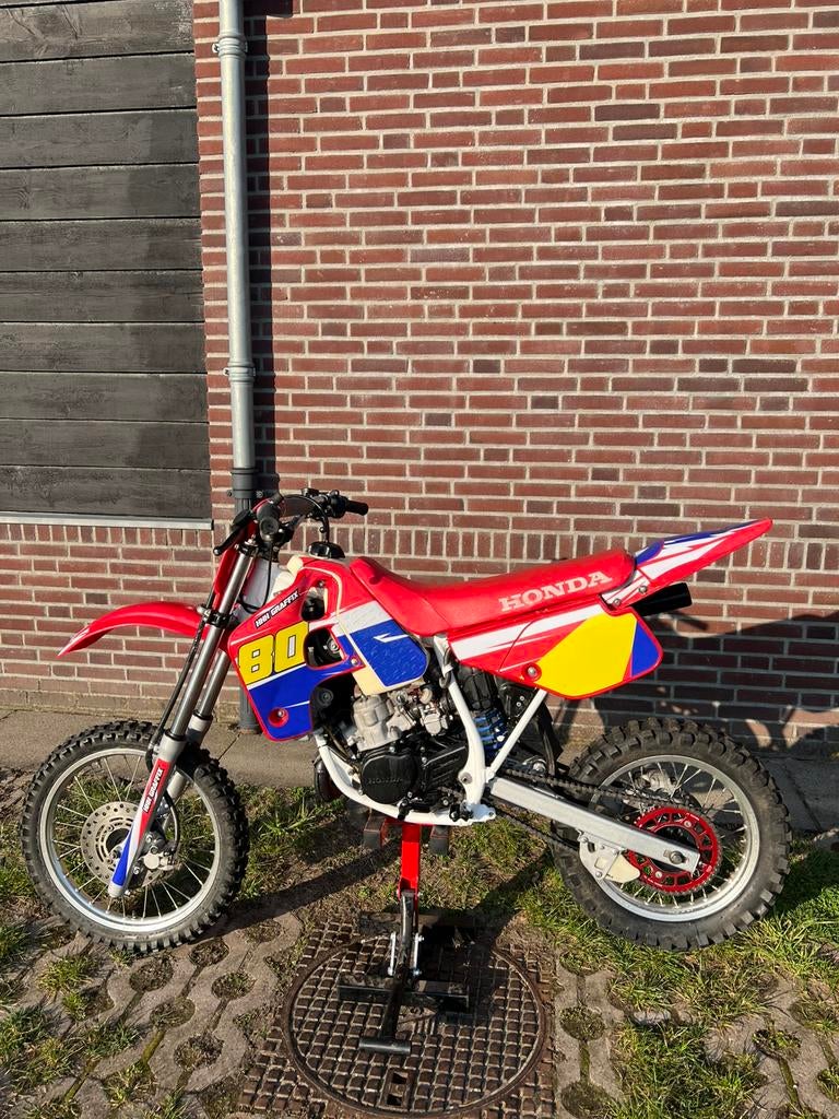 Honda cr80 ouder model van de honda cr85, Fietsen en Brommers, Brommers | Crossbrommers, Ophalen of Verzenden, Zo goed als nieuw